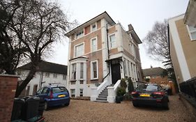 Great West Road Apartments Flat C