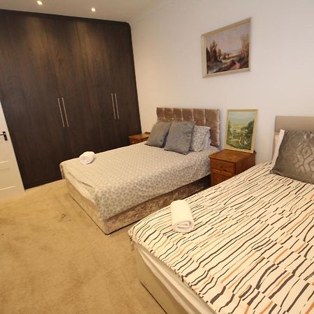 Great West Road Apartments Flat C London Exterior foto