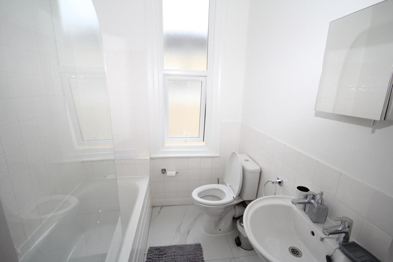 Great West Road Apartments Flat C London Exterior foto